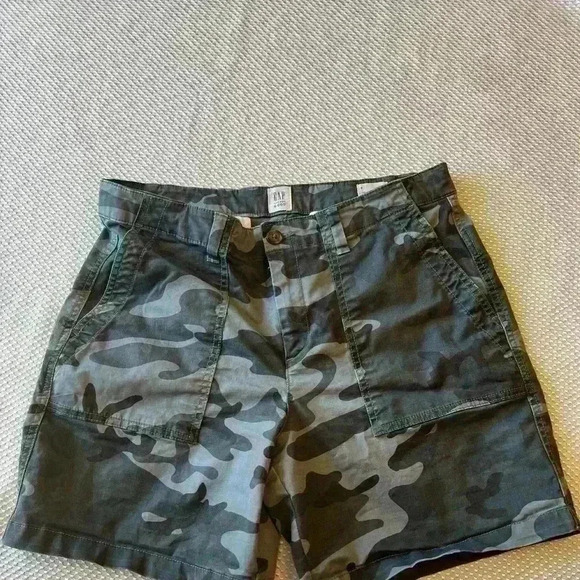 Gap Girlfriend short - Picture 1 of 3